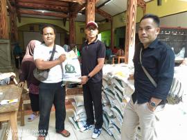 PEMBAGIAN BANSOS BERAS 10 KG KALURAHAN SALAM